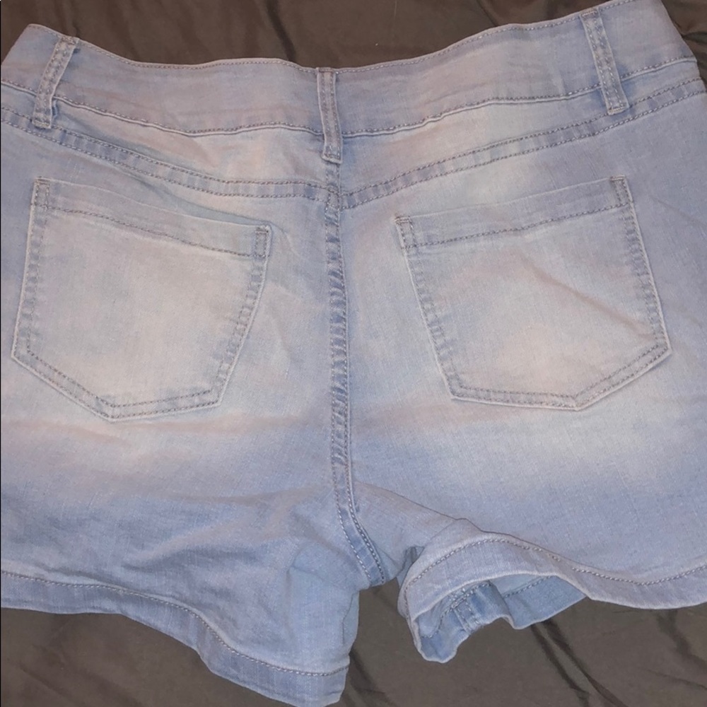 Shorts - Picture 3 of 4